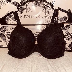 New WOT. Never worn. Victoria’s Sexy T Demi bra with lace detail!